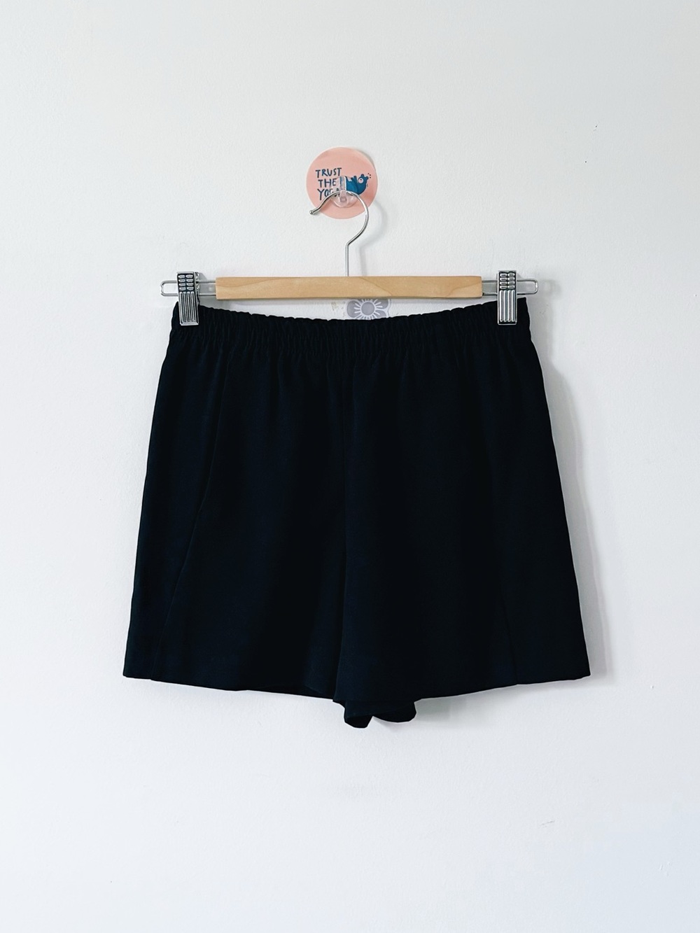 Babaton Aritzia Elastic Pull On Tailored Japanese Crepe Mini Shorts Black XS⁠